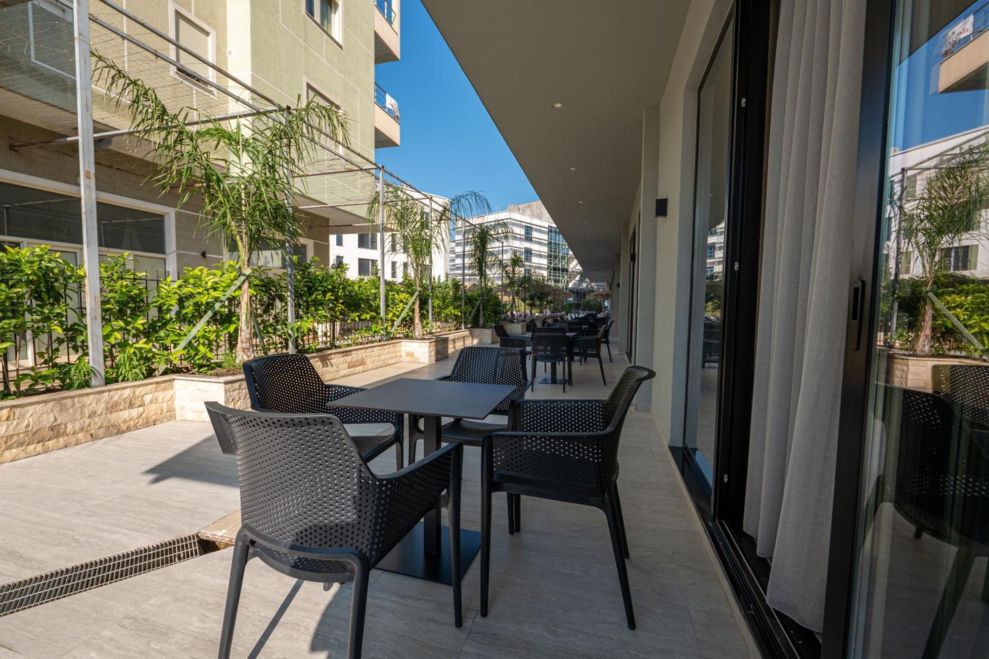 Gest Hotel Radhime Luaran gambar